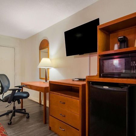 Econo Lodge Goldsboro Hwy 70 Экстерьер фото