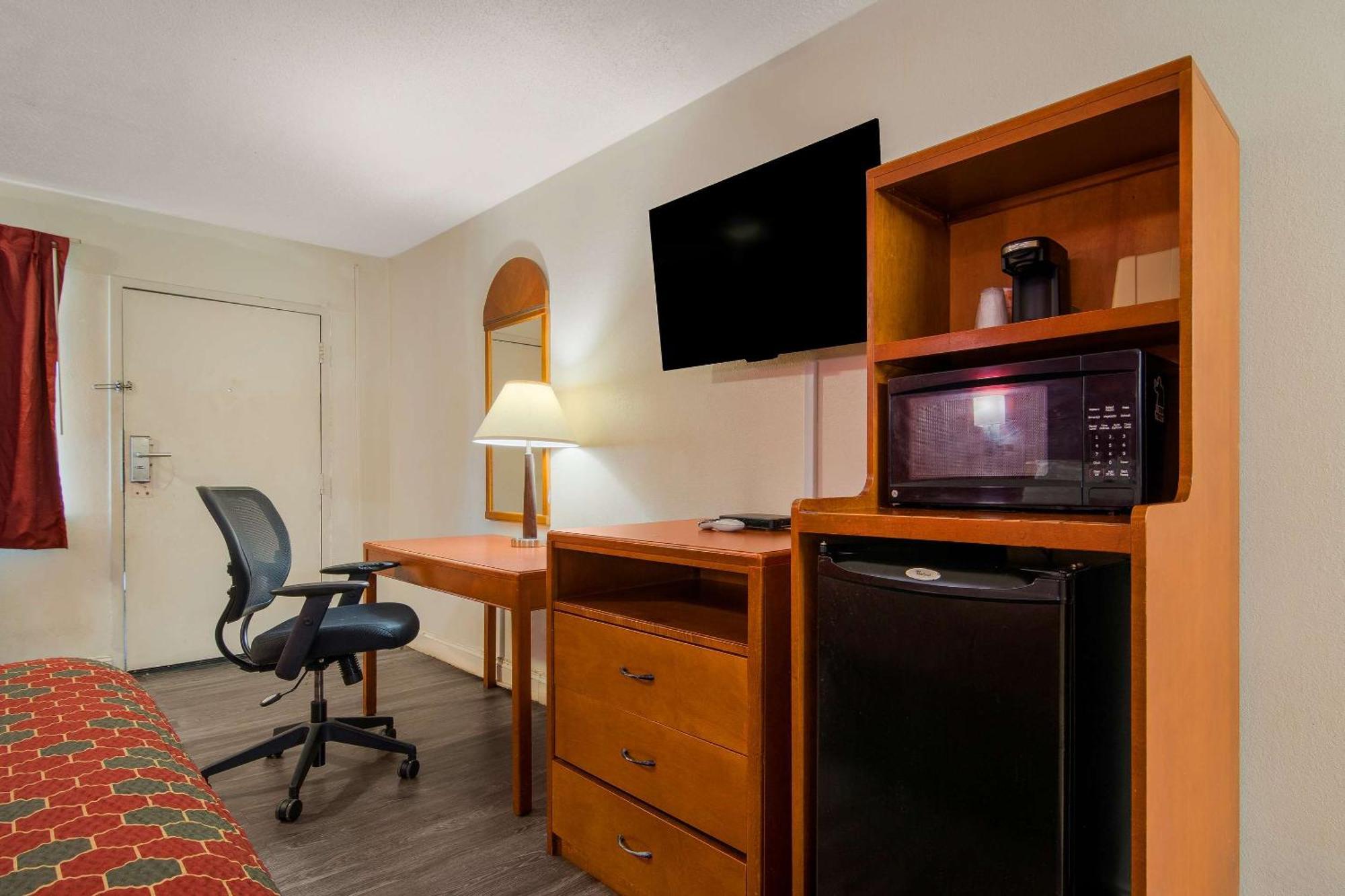 Econo Lodge Goldsboro Hwy 70 Экстерьер фото