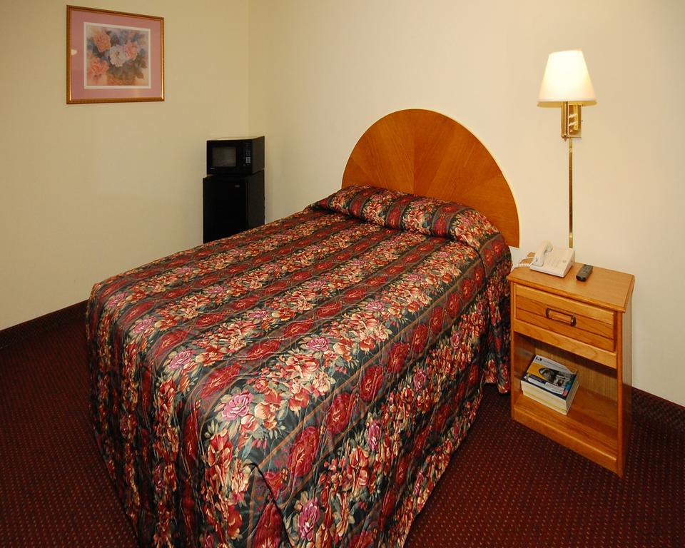 Econo Lodge Goldsboro Hwy 70 Экстерьер фото