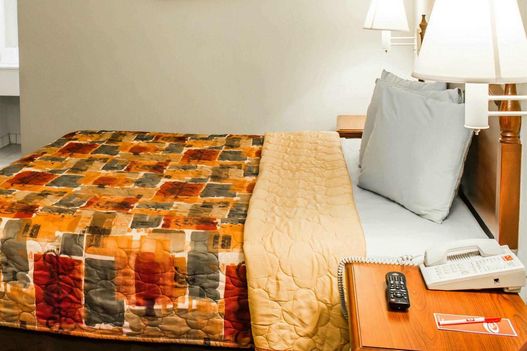 Econo Lodge Goldsboro Hwy 70 Экстерьер фото